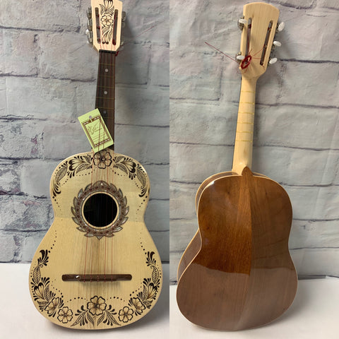 DON CORTEZ VIHUELA FINA  DE NOGAL PIRO GRABADA SIZE 3  TAG44