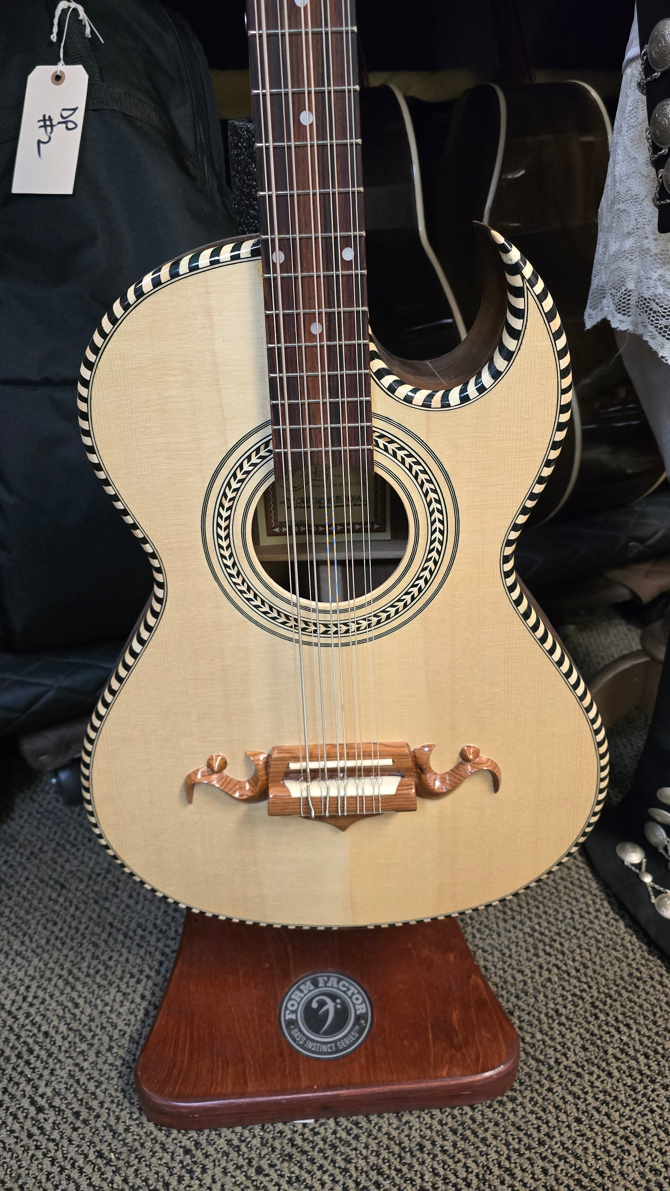 Tag 261 Bajo Quinto Don Cortez Nogal Camacho RG85 1 CUT Tag 261 – Us Music Store